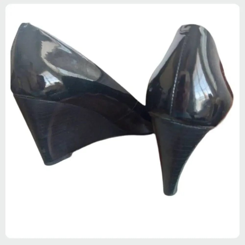 Via Spiga Foster Patent Leather Wedge Shoe size 8.5